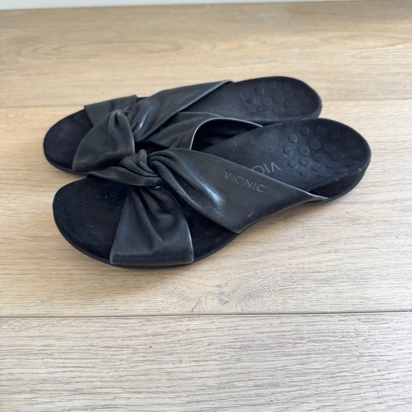 Vionic Black Leather Twist Sandal - Picture 4 of 5